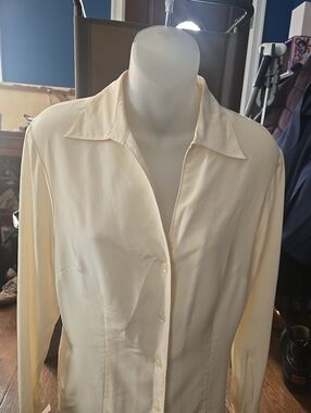 Jones Wear Cream Button-Front Women's Shirt, 100% Silk, Size 4